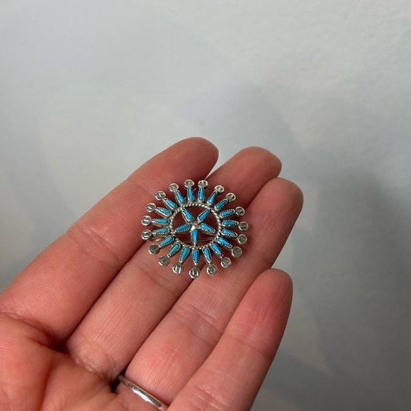 Vintage Zuni Native Mahkee Cluster Turquoise Silver Brooch Pin - Picture 5 of 5